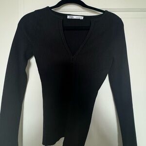 Unworn ZARA black Long-Sleece V neck Top